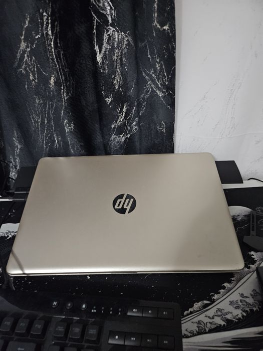 Vând LAPTOP HP perfect functional