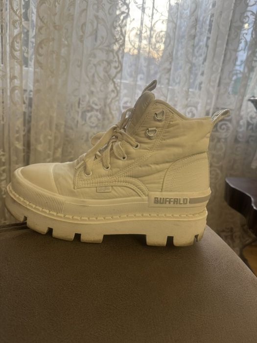 Buffalo дамски боти 40