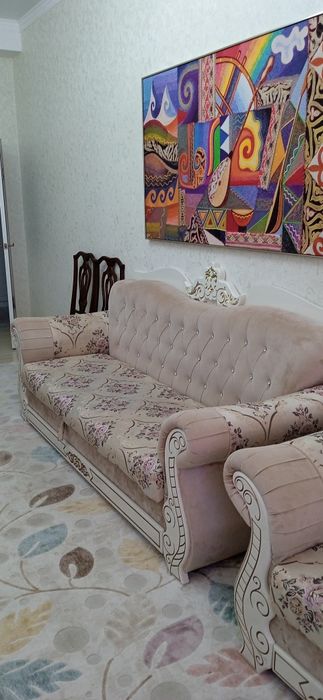 Диван с креслами.