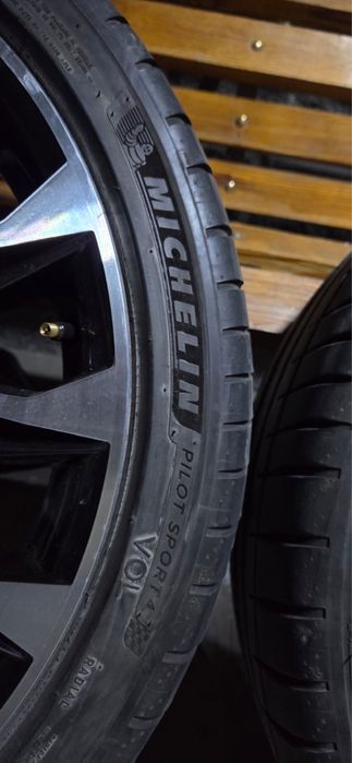 Шины Mishelin 255/35R20