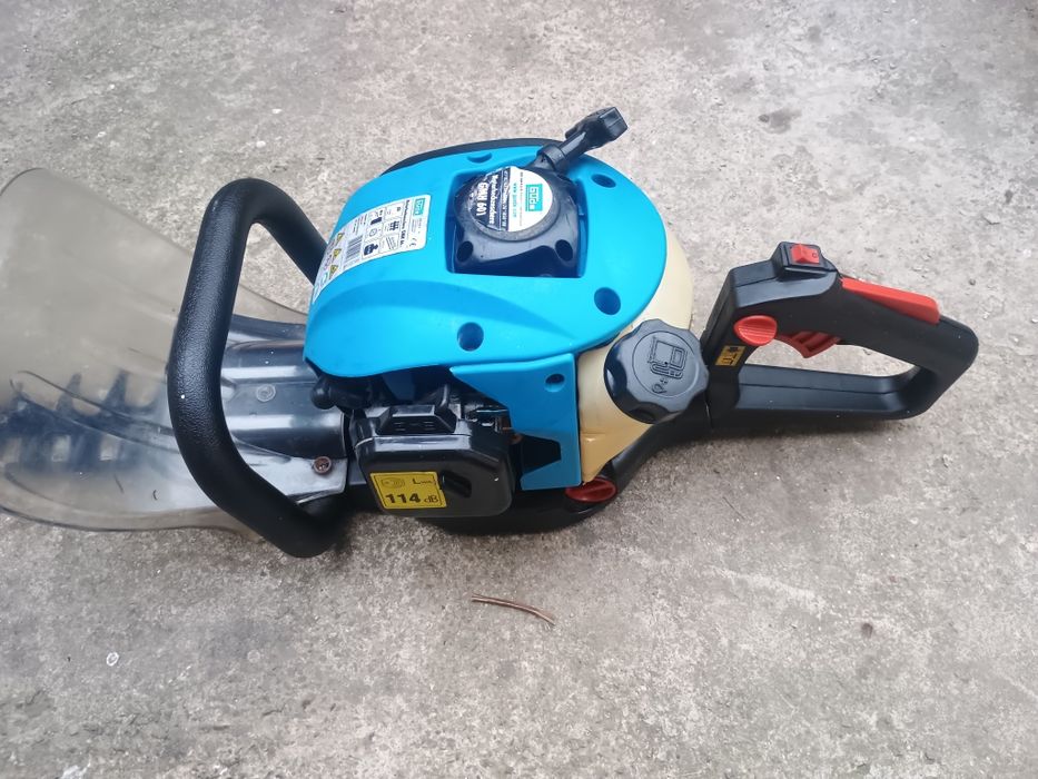 Masina de taiat gard viu pe benzina in 2 timpi GMH 601 Gude
