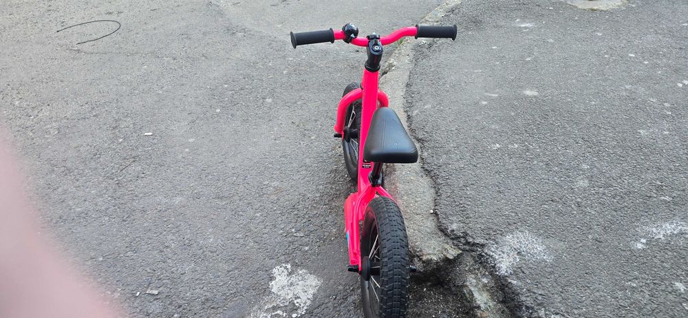 Bicicleta copii 2–4 ani fara pedale Specialized Hotwalk ca noua 12"