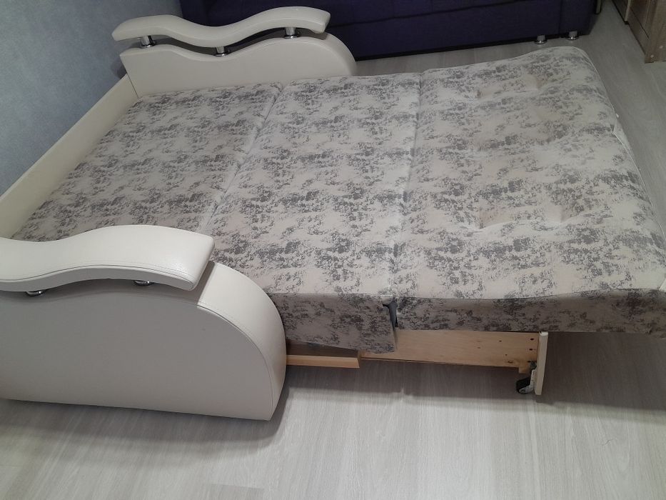 Продам мини диван под кожу