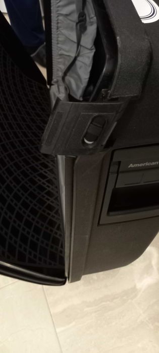 Голям американски куфар на колелца с дръжка за дърпане