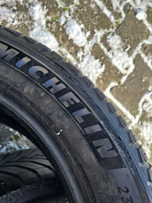 235 50 19 Michelin