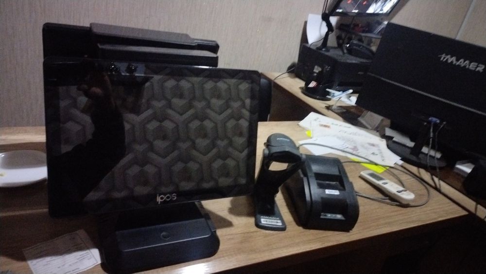 Продаётся сенсорный монитор IPOS для магазинов с рабочей программой