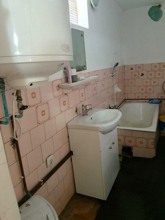 Vand casa 4 camere in Balcesti sau schimb cu apartament in Craiova