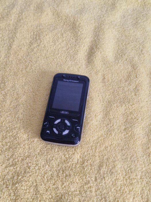 Cel msi frumos telefon Sony Ericsson perfect șină