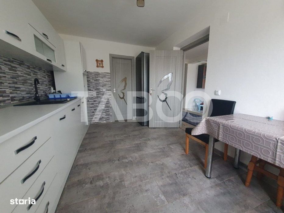 Casa 5 camere de vanzare 200 mp utili 1040 mp teren sat Persani