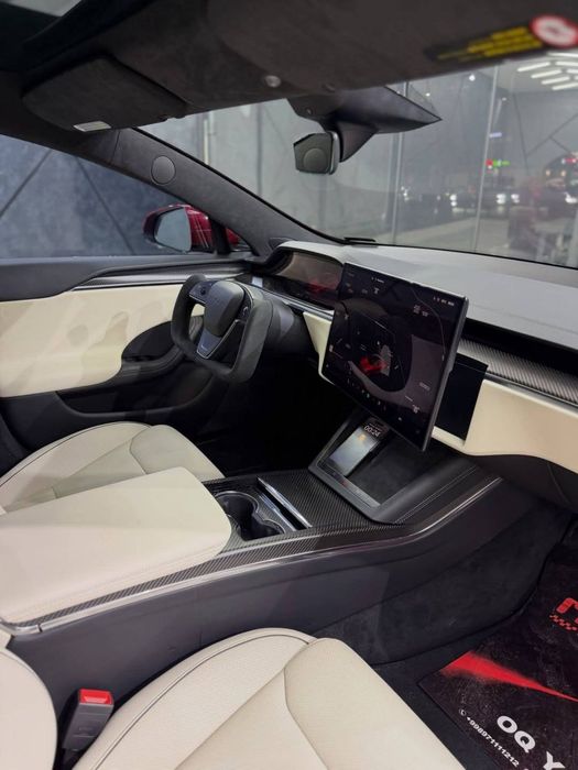 Tesla s plaid 1100 лс