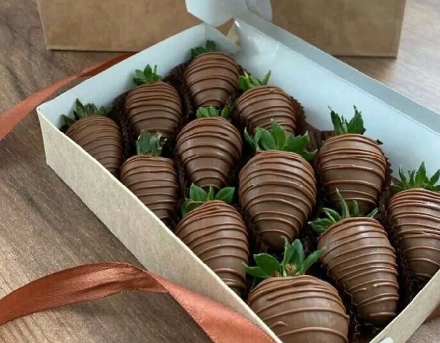 Клубника шоколад Крупный әдемі, сәнді.