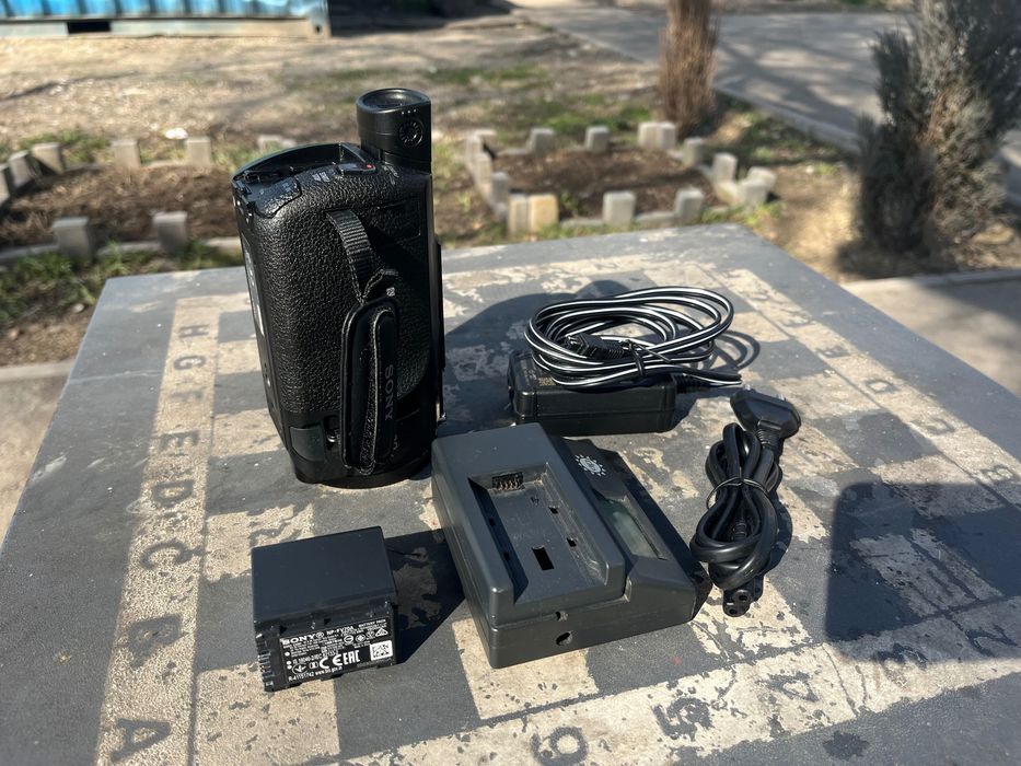 Видеокамера Sony AX53