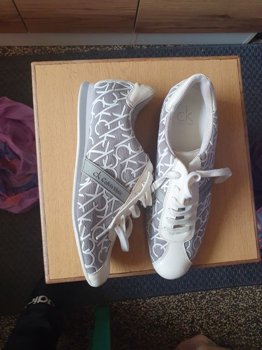 Vând adidasi originali dama