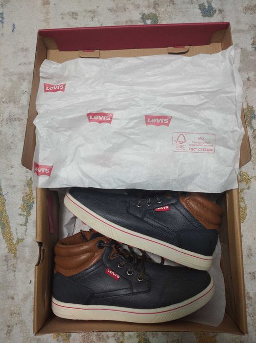 Сникърси Levi's - номер 33