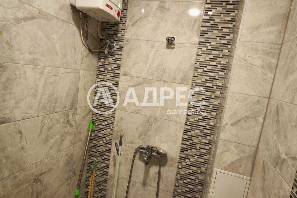 Под наем просторен обзаведен офис в центъра на гр. Разград!