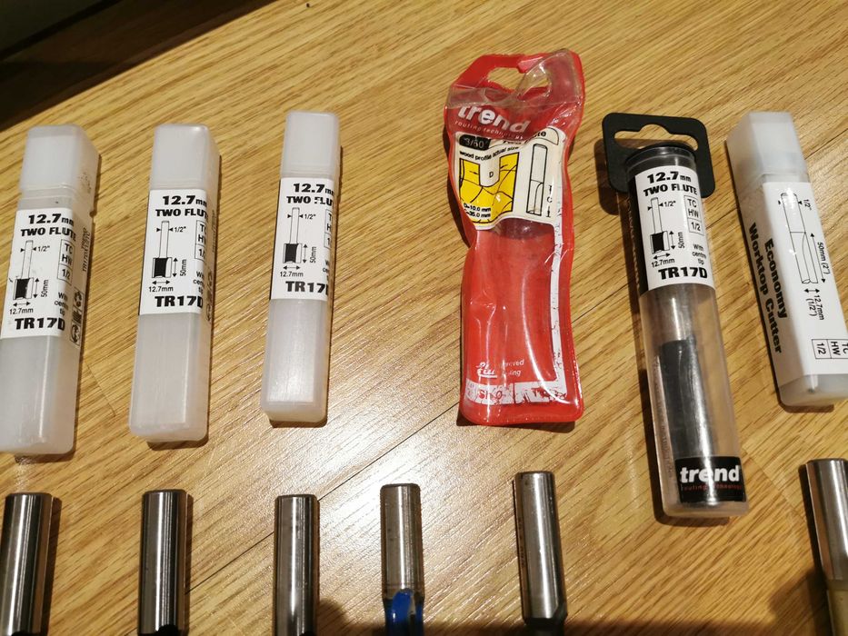 Оберфреза Макита oberfreza Makita RP2301FC  с куфар и 7 ножа фрезера