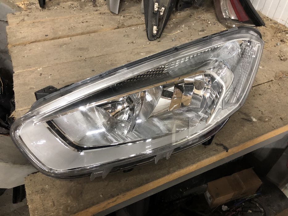 Фар Ford Transit Currier