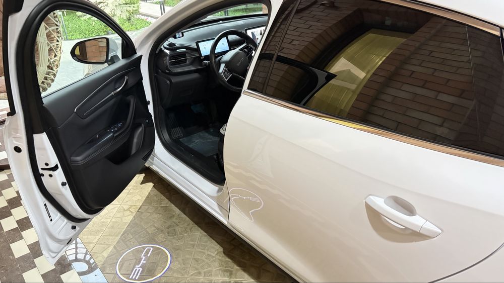 Byd chazor gibrid 2024 yil 33000 km xolati tiniq kraskasi tozza yangi