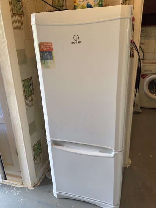 Холодильник Indesit
