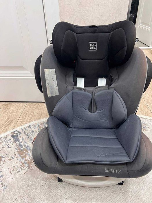 Продам автокресло Babyauto с креплением Isofox