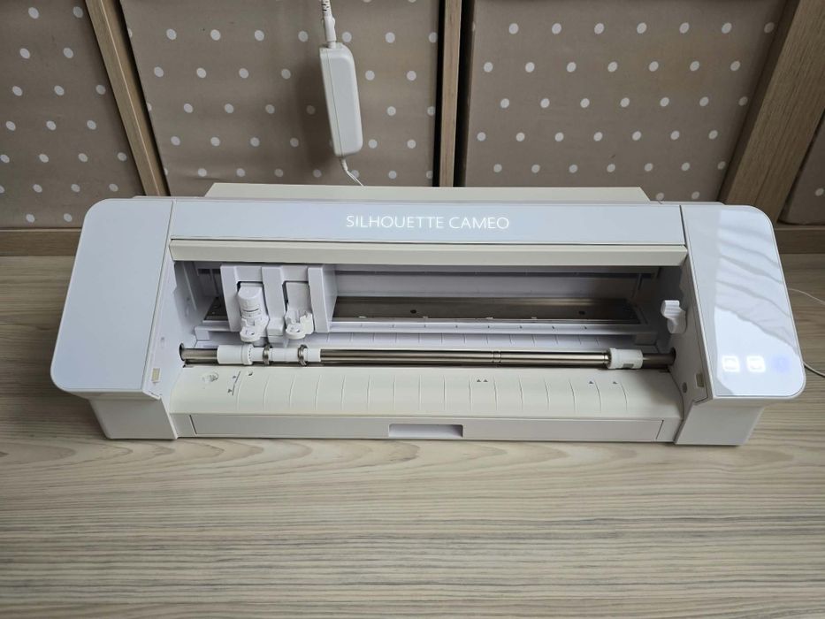 Режещ плотер Silhouette Cameo 4