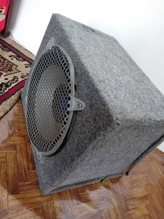 Vând   Subwoofer