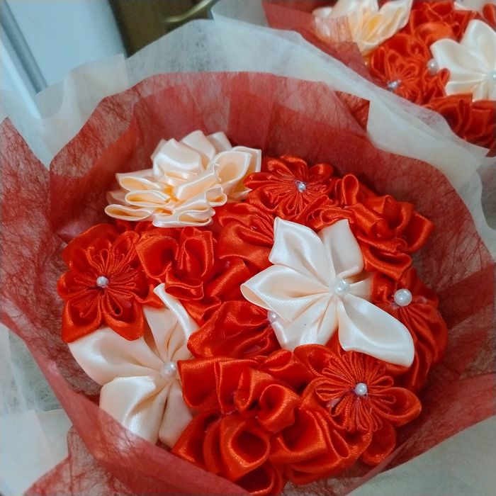 Buchet de flori din satin