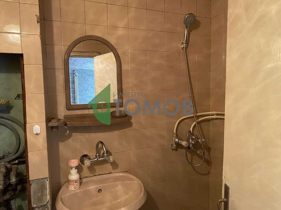 Продава се Двустаен апартамент в Шумен, Тракия - 63 кв.м за 1077 €/кв.м - Снимка #6