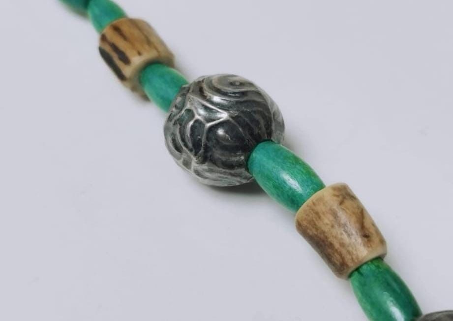 Colier etnic, elemente placate cu argint