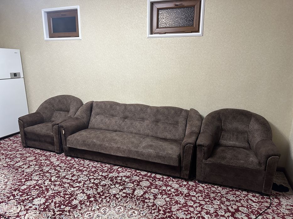 2 ta kreslo, 1 ta divan sotiladi sifati yaxshi,ishlatilingan,tozza