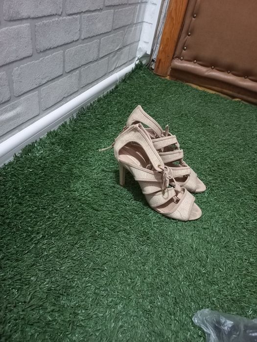 Отдам даром обувь