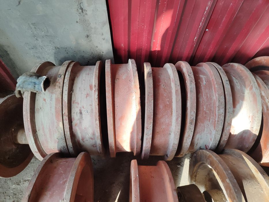 Продам колёса крановые, разные