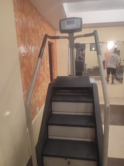 Бягащи пътеки, крос-тренажори, фитнес стълби