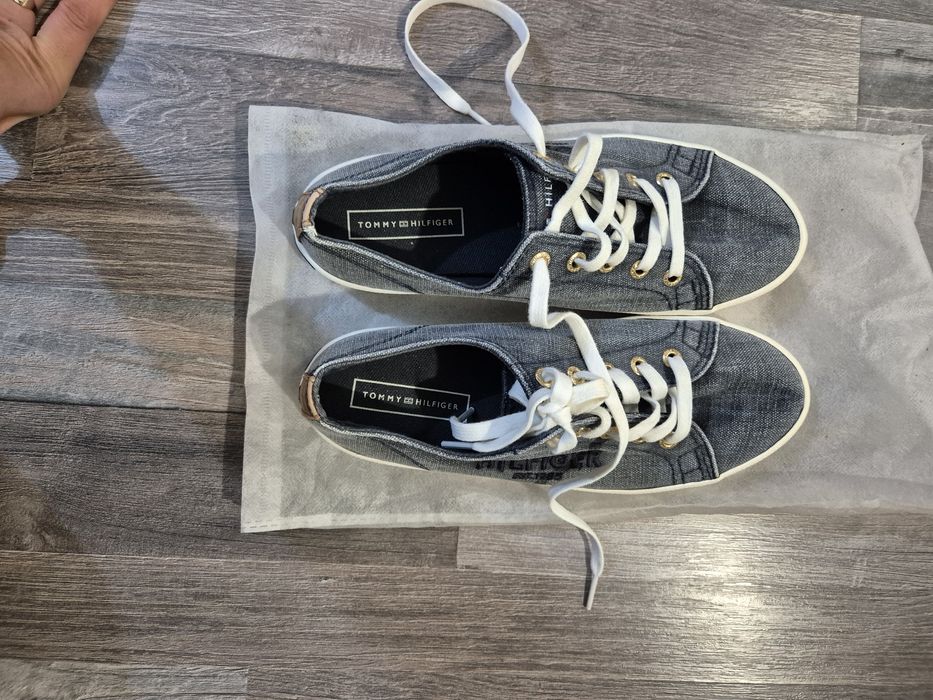 Кецове на Tommy Hilfiger