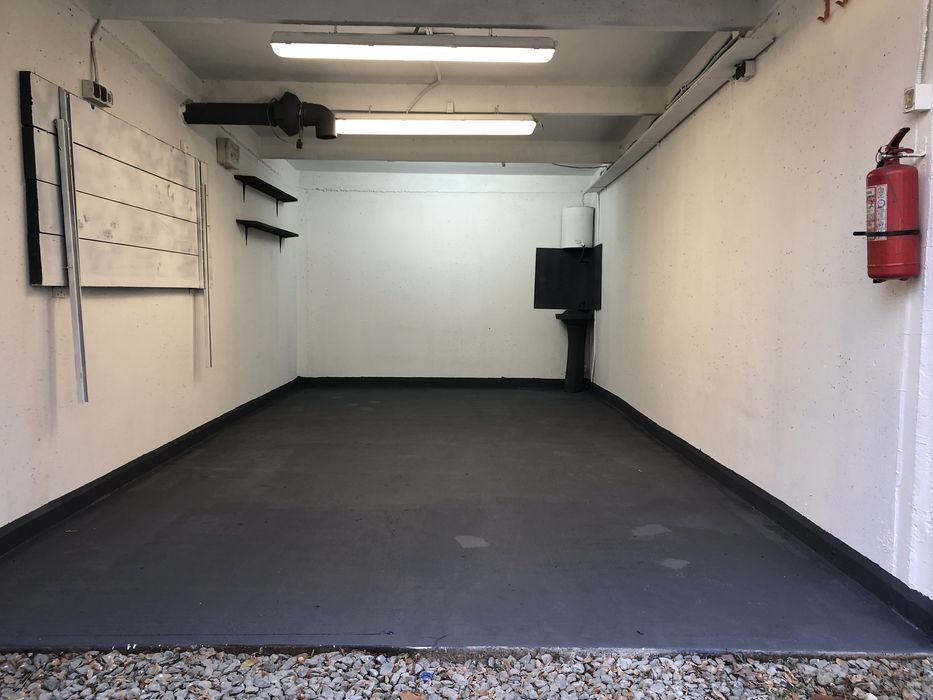 Inchiriez garaj ,impecabil