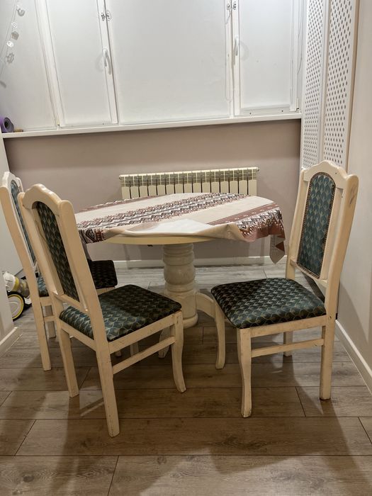 Продам стол и 3 стулья