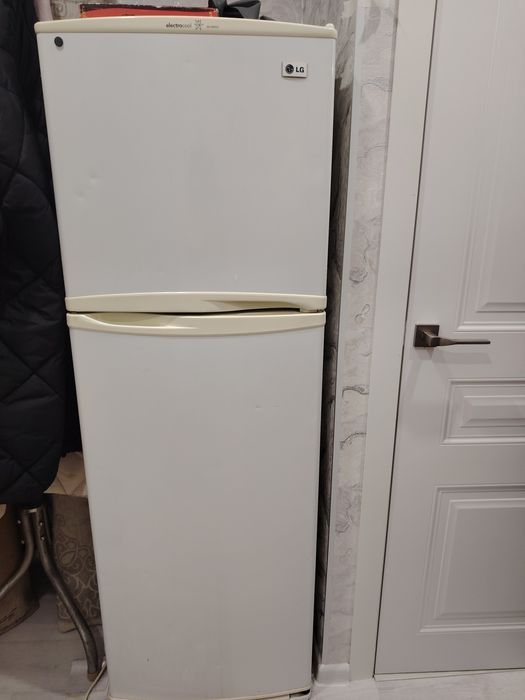 Продаётся холодильник.