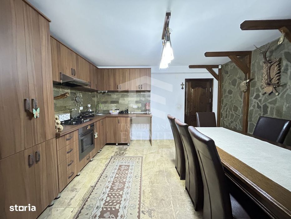 Casa P+1 din BCA ideala pentru o familie antreprenoare – Pecineaga