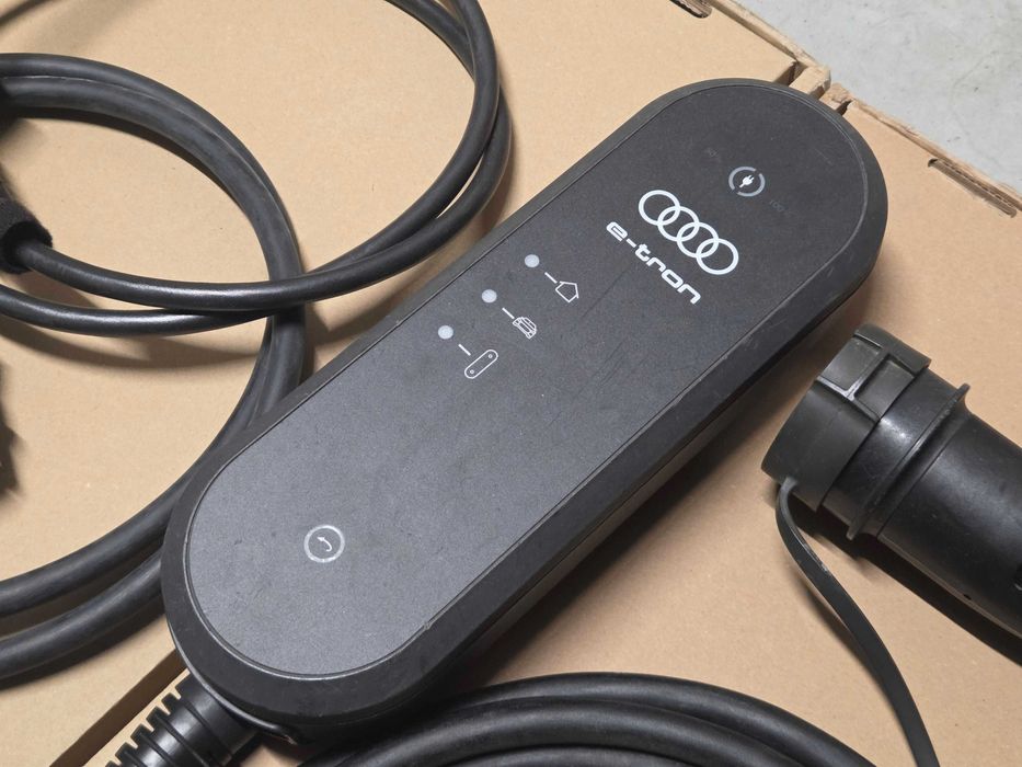 Зарядна станция монофазна Type2 до 7,2kW(32A) AUDI e-tron Uni.Charger