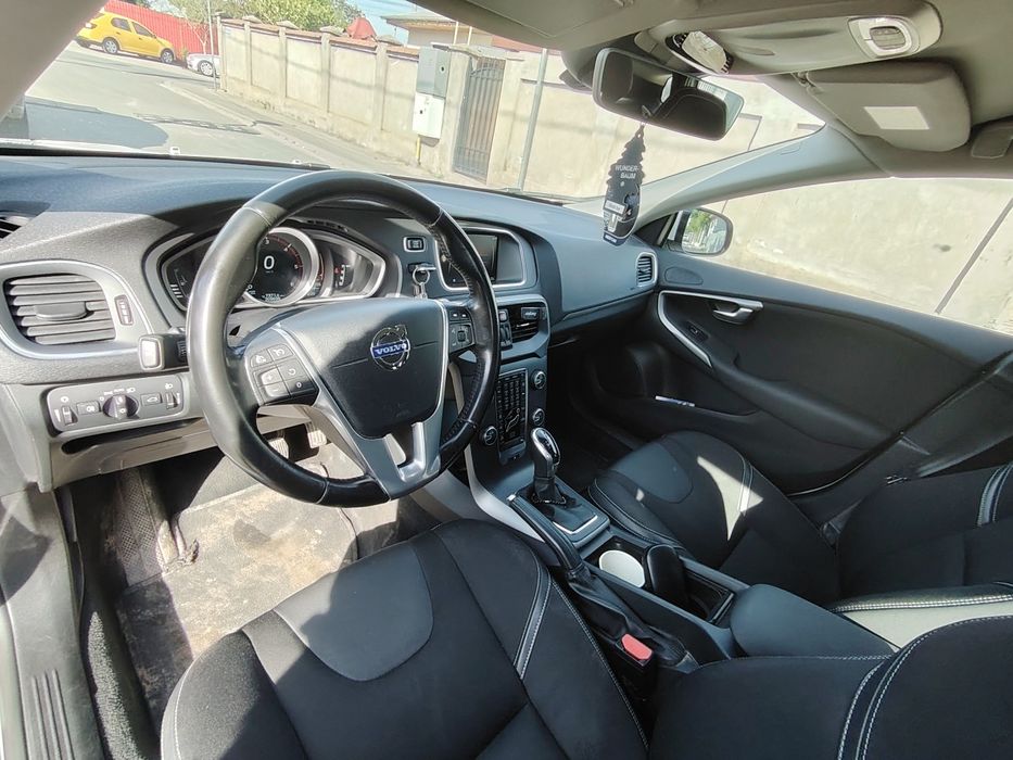 Vînd Volvo v40 2015