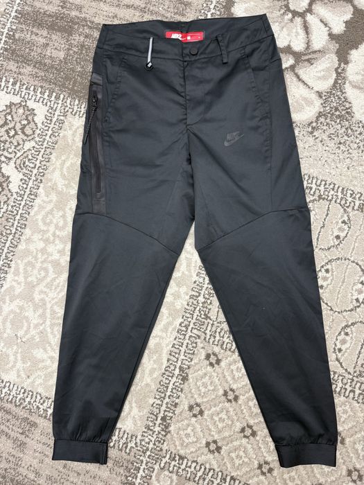 Продам джоггеры Nike