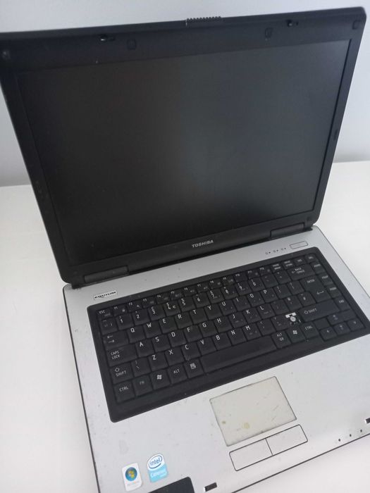 Лаптоп Тошиба за части-2 броя.