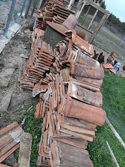 Продавам употребявани керемиди -  Цена по договаряне.