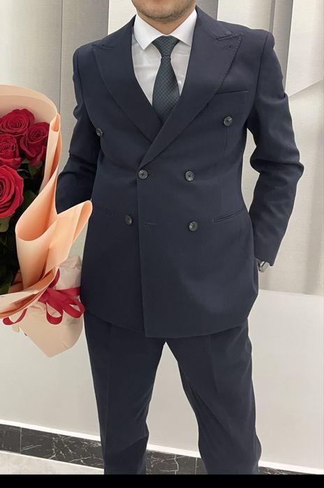 Продам двухбортный костюм Shoqan