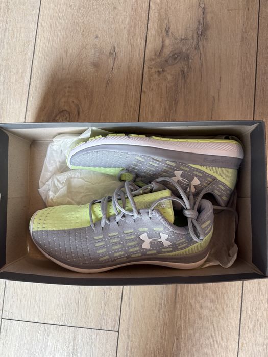 обувки Under Armour