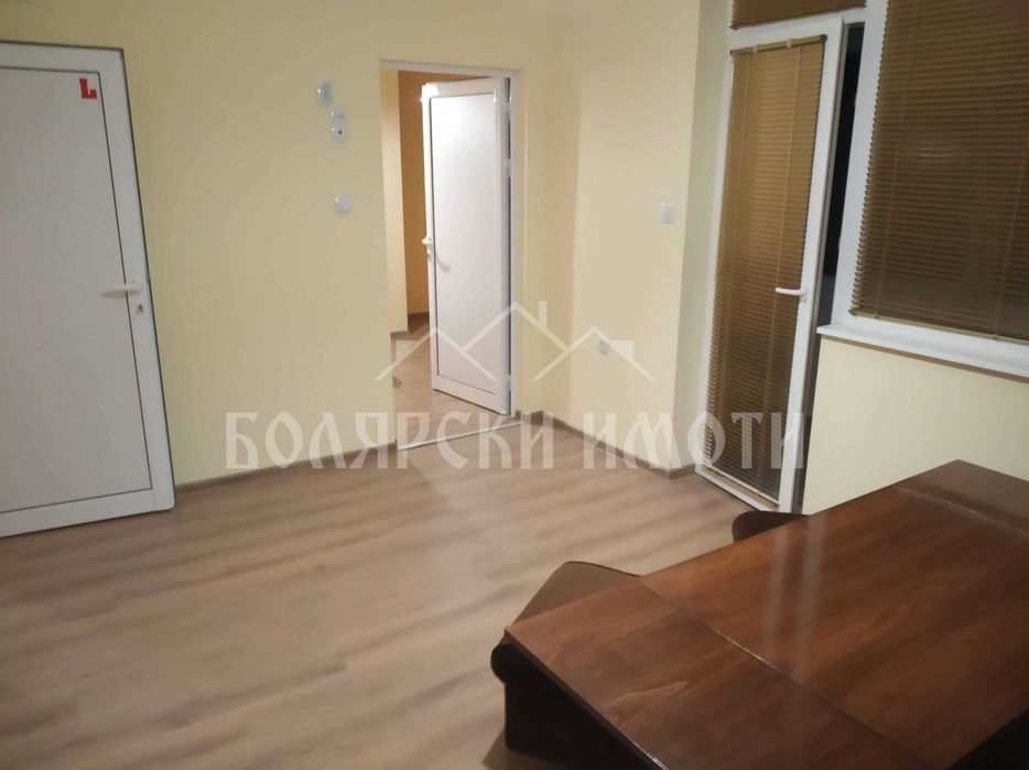 Дава се под наем Двустаен апартамент в Велико Търново, Център - 55 кв.м за 306 € - Снимка #3