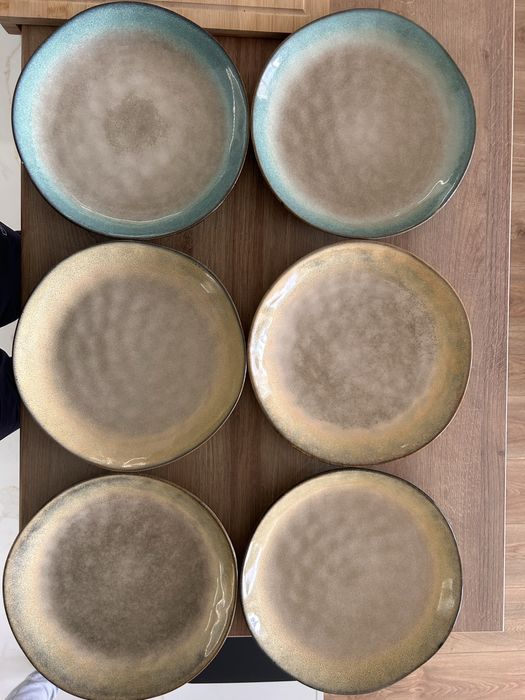 Кухненски чинии почти не са използвани