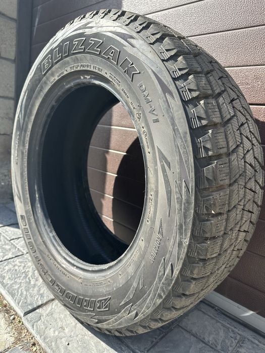 Зимние шины Bridgestone Blizzak 275/60 R18