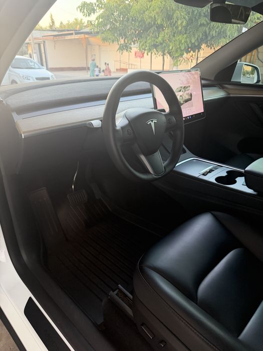 Tesla model Y (RWD)