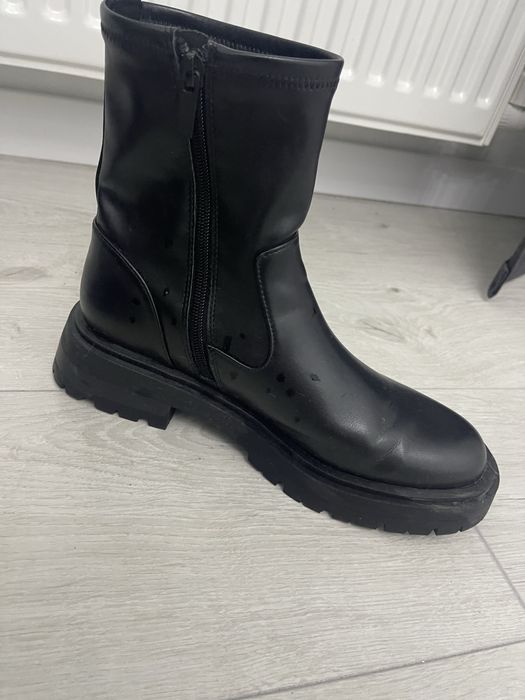 Ботинки черные продам